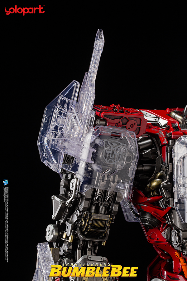 Optimus Prime 24″ Statue – [Deluxe Version]